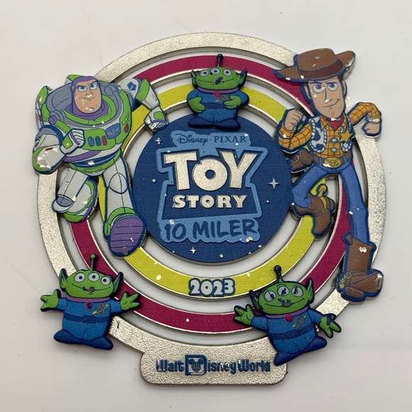 Disney World Toy Story Run 10 Mile Springtime Surprise Spinner Aliens 2023 Medal - Picture 1 of 12